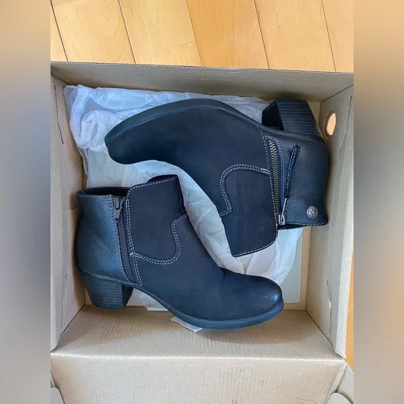 Planet Shoes Black “Echo” Ankle Boots - Picture 5 of 7